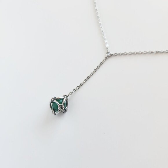 Green aventurine caged pearl drop on a antique style silver rosary necklace - Picture 5 of 9